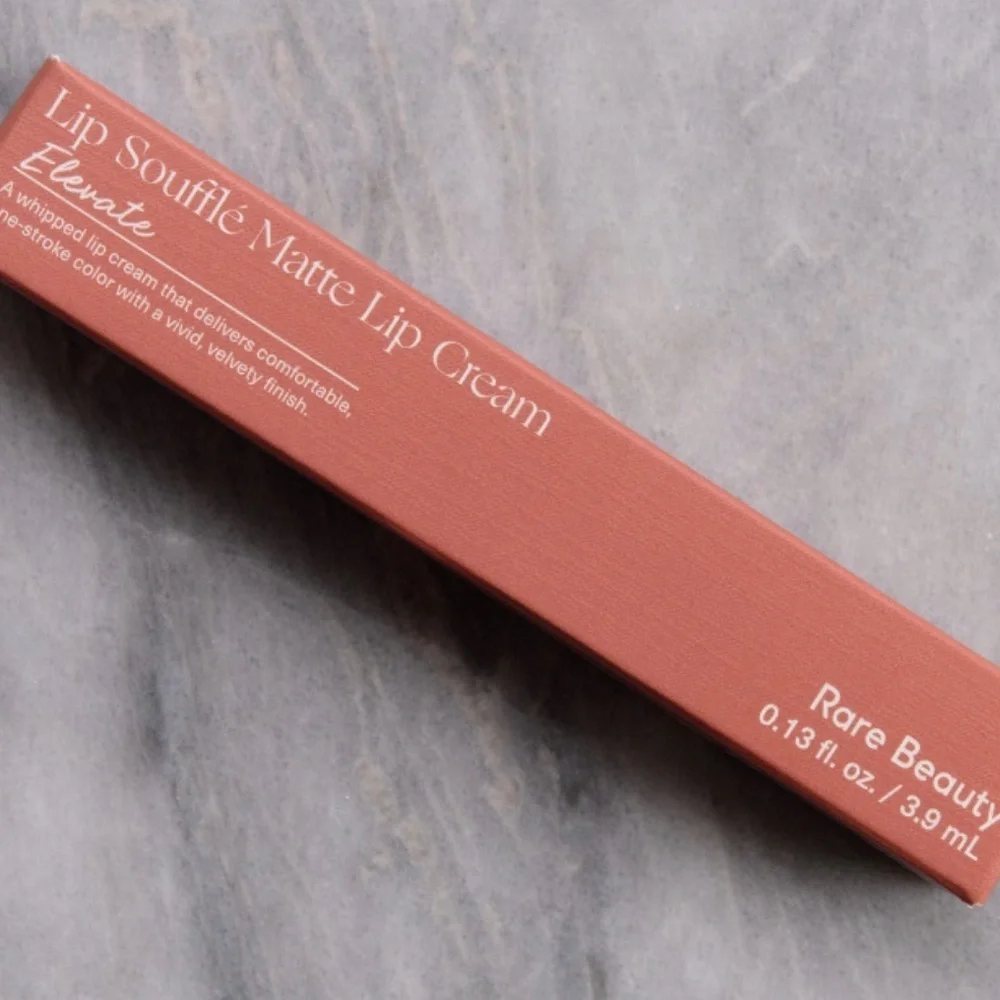 Rare Beauty ELEVATE Matte lip souffle cream